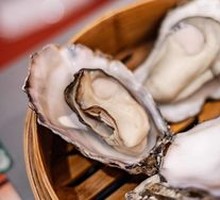 Steamed Oysters in Bamboo Steamer