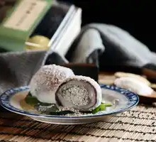 Coconut-stuffed Rice Balls