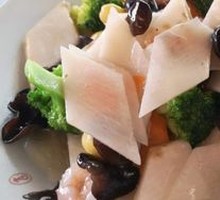 Black fungus stir-fried with yam