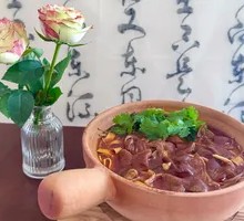 Braised Pork Intestines in Clay Pot