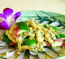 Stir-Fried Clams with Ginger and Scallions