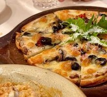 White Truffle Cheese Pizza