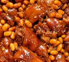 Pig Trotter Stewed with Yellow Beans