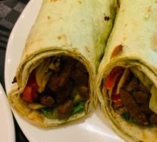 Marinated Beef with Fresh Vegetables Roll