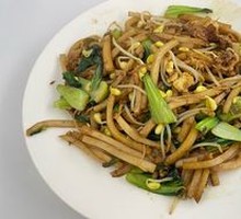 Stir-fried Pork and Greens with Rice Noodles