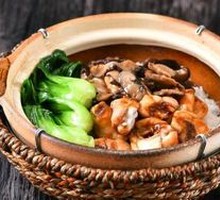 Braised Chicken with Mushrooms in Clay Pot Rice