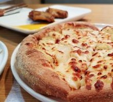 Golden Pillow Durian Pizza