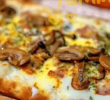 Rome Crispy Mushroom Bacon Pizza