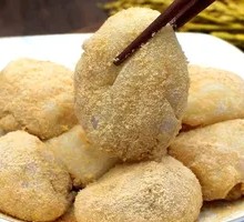 Yellow Soybean Noodles with Glutinous Rice Dumplings