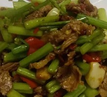 Celery Beef Wooden Bucket Rice
