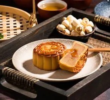 Flowing Custard Mooncake
