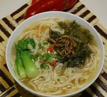 Pickled Cabbage and Pork Noodles