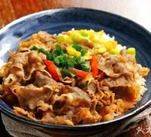 Stir-Fried Beef Steak Rice Bowl