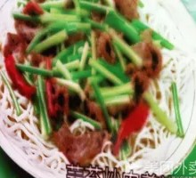蒜苔炒肉盖浇面