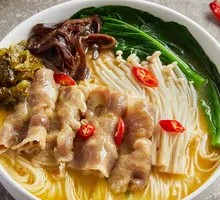 Golden Soup Beef Noodles