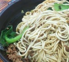Special Broad Noodles with Pea and Pork Sauce