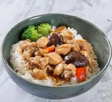 Sliced Chicken with Mushrooms Rice Bowl