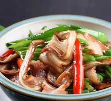 Green Pepper Stir-fried Pig Ear
