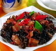 Stir-fried Beef with Wood Ear Mushrooms