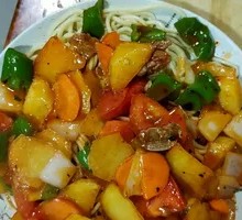 土豆烧牛肉盖浇面