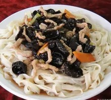 木耳炒肉盖浇面