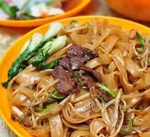 Stir-Fried Rice Noodles with Pork