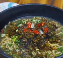 Pickled Cabbage and Pork Noodles