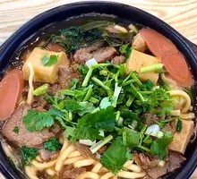 Braised Beef Noodles in Clay Pot