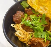 Sour Cabbage Braised Beef Noodles