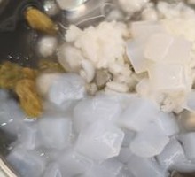 Crunchy Coconut and Raisin Iced Jelly