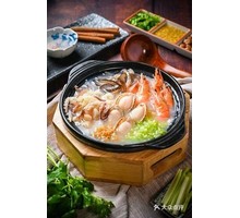 Popular Seafood Clay Pot Rice