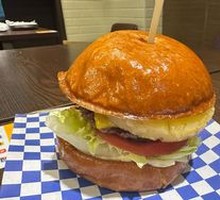 Hawaiian Pineapple Beef Burger