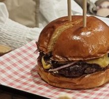 Signature Angus Beef Cheese Burger