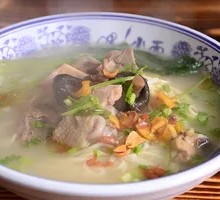 Stewed Chicken Noodles with Mushrooms