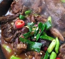 Stir-fried Chicken with Flatbread in Clay Pot