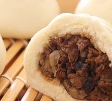 Preserved Vegetable and Pork Bun