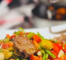 Stir-Fried Beef with Yellow Onion