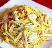 Stir-fried eggs with chives