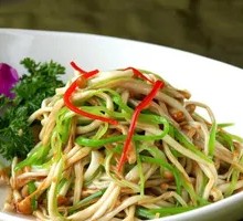 Spicy Vermicelli with Enoki Mushrooms