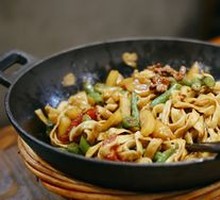 Traditional Iron Pot Noodles