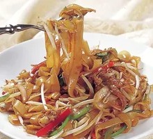 Stir-fried Rice Noodles with Egg and Shredded Pork