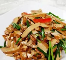 Leek Tofu Skin Stir-fry