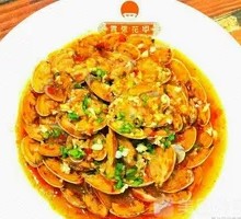 Rich-Flavored Clam Noodles