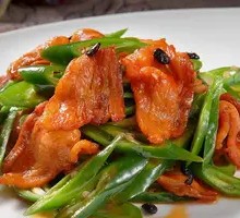 Spicy Pepper Stir-Fried Pork