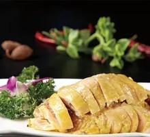 Steamed Chicken in Wooden Bucket Rice