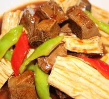 Fried Tofu Skin and Beef Rice in Wooden Bucket