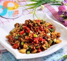 Grandmother's Vegetable Stir-Fried Pork Belly with Rice in a Clay Pot