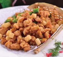 Golden Garlic Pig's Trotter Tips