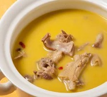 Bird's Nest Mushroom Chicken with Pig Trotter