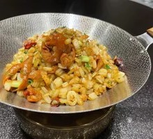 Stir-fried Pickled Cabbage with Pig Intestine